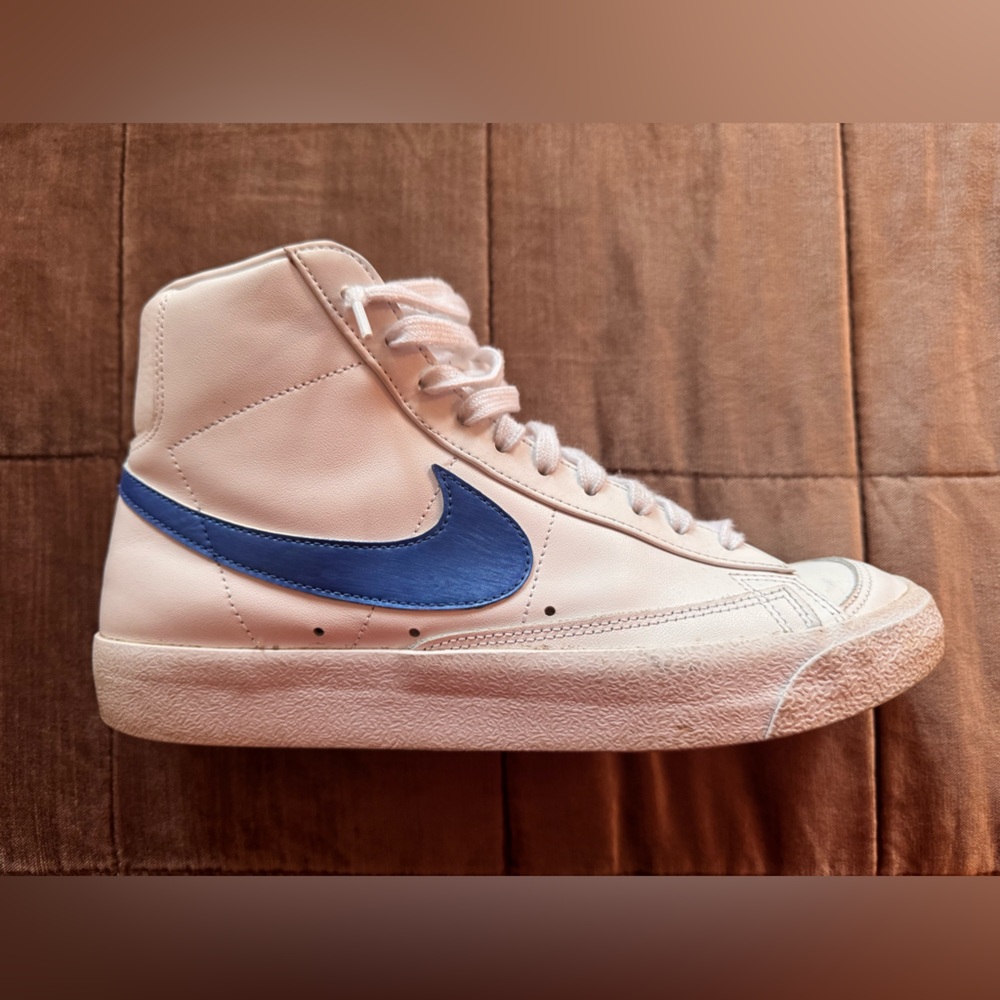 Nike Women's Sneakers - White and Blue
